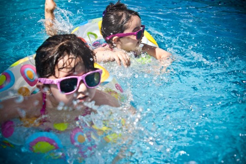 piscine avec enfant